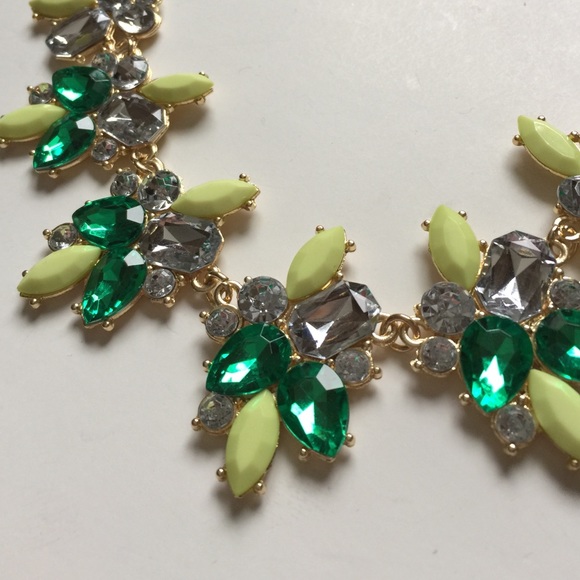 NWOT Stunning Statement Necklace - Picture 3 of 3