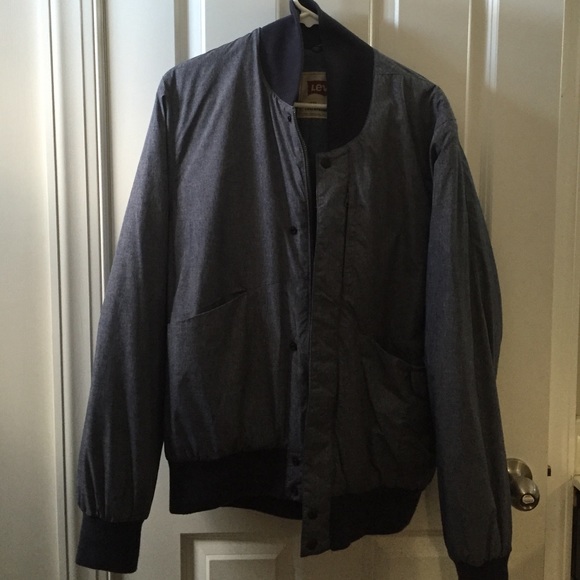 Navy blue, Levi's cuffed jacket. - Picture 1 of 4
