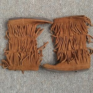 Minnetonka 3-Layer Fringe Boot