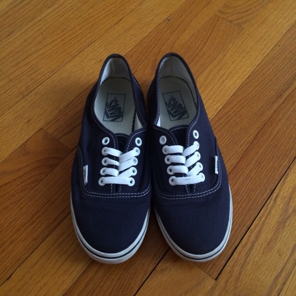 🏵SOLD🏵Navy Vans Lo-pros