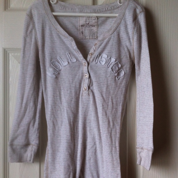Hollister cropped sleeve shirt