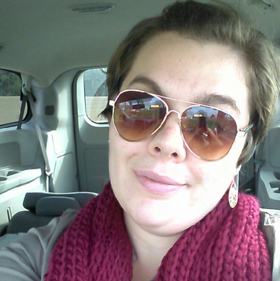 Meet your Posher, Amanda - Picture 1 of 1