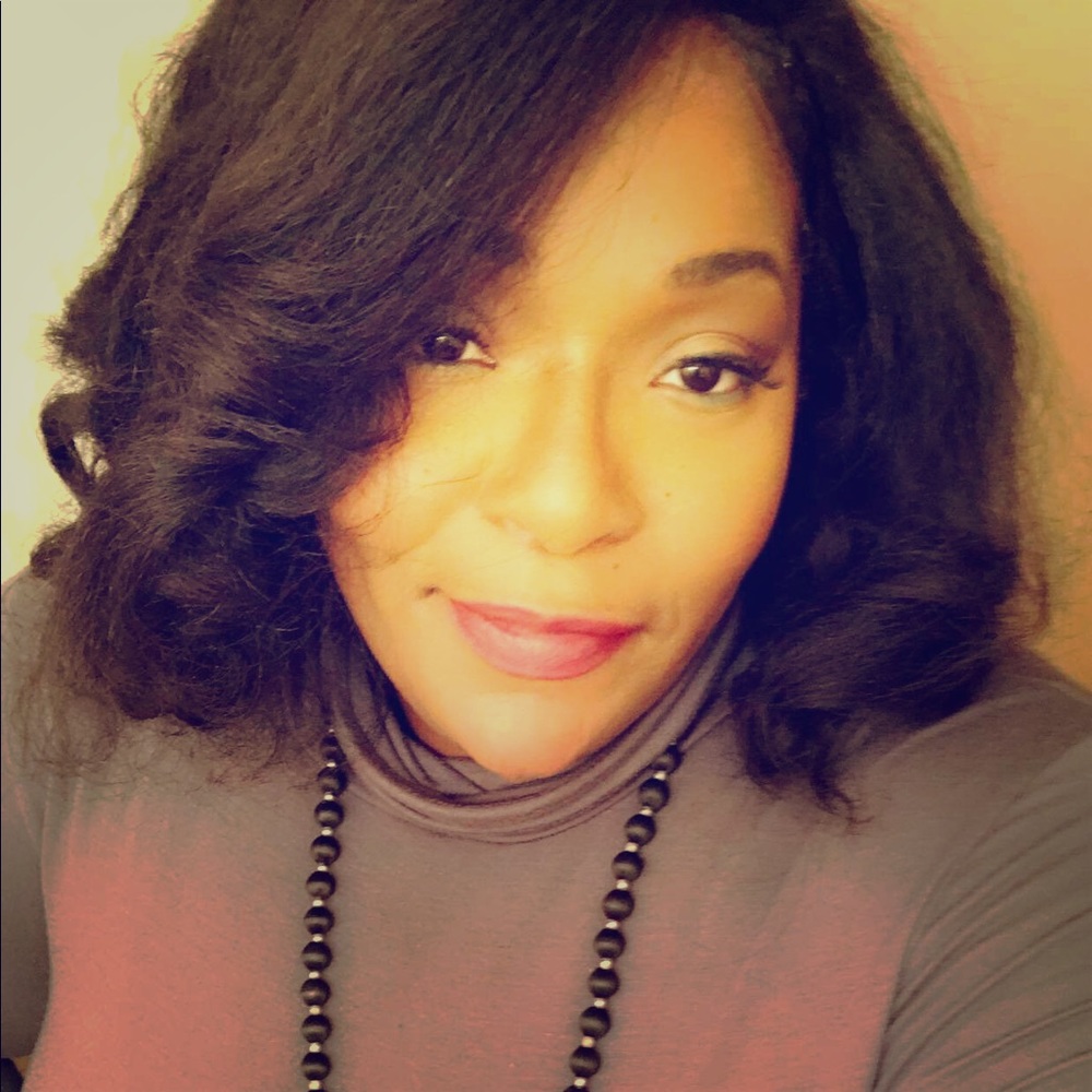 Meet your Posher, Yolande