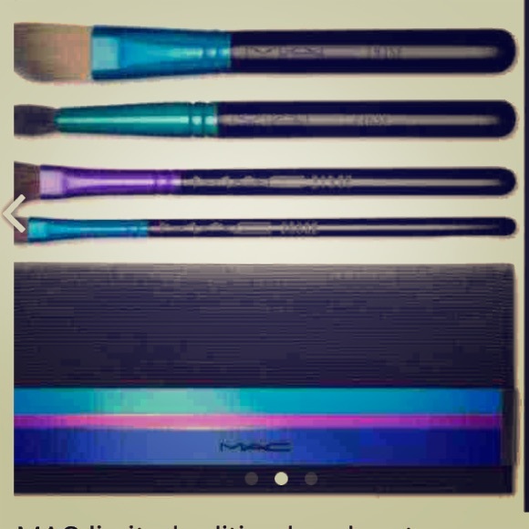 Mac green brush and brush bag