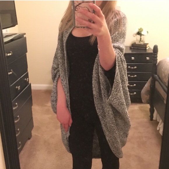 Sweaters - HP 🎉Oversized Chunky Knit Cardigan