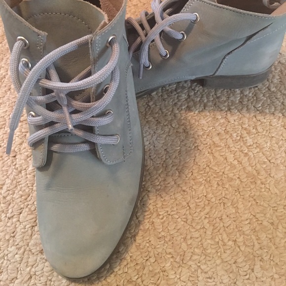 Steve Madden Vintage Look Lace up Booties