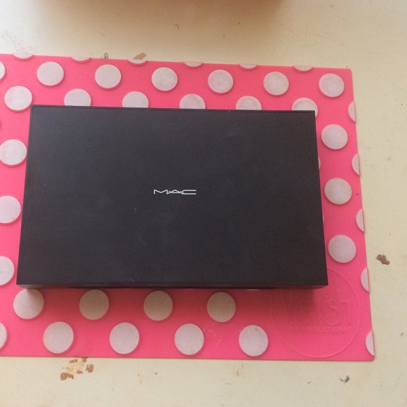 Mac blush palette and insert tray