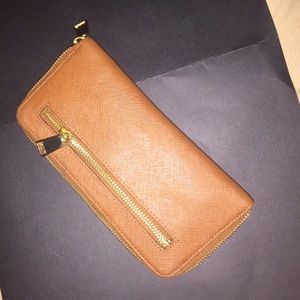 Calvin Klein Saffiano Zip Wallet👛