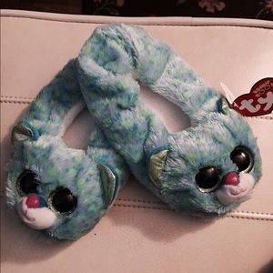 NWT..Children's "ty" slippers.
