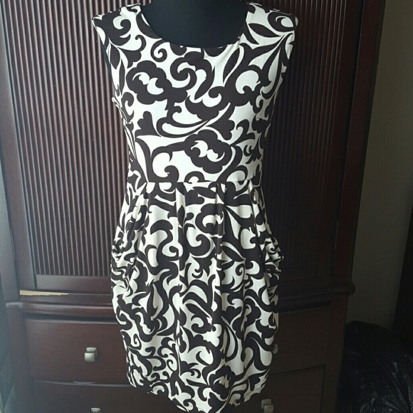 Dresses & Skirts - Printed Dress