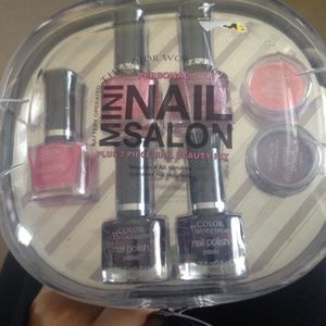 Mini nail beauty kit.