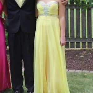 Beautiful yellow homecoming dress