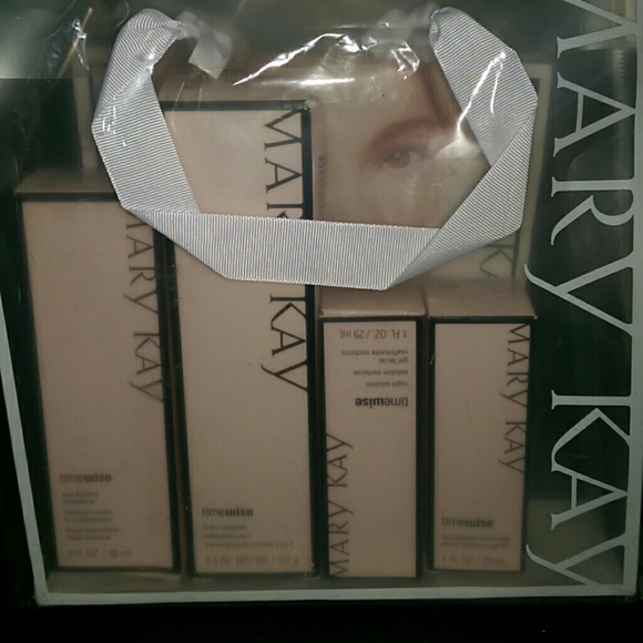 Mary Kay Timewise Miracle Set(New) 2 Left