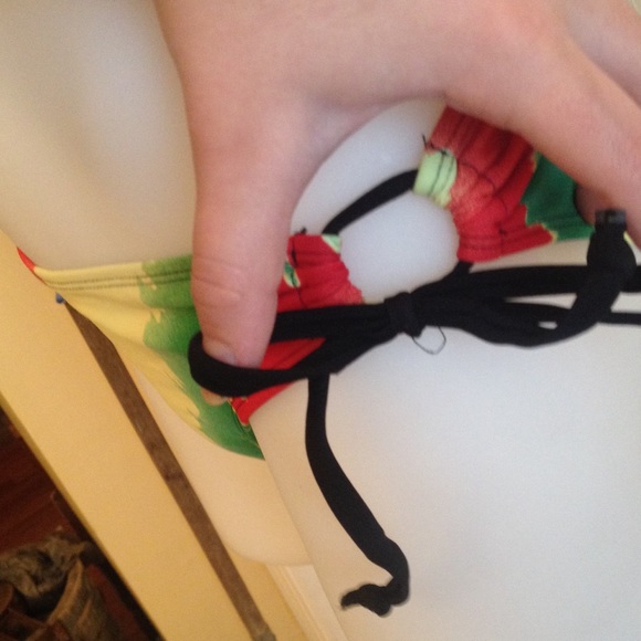 Practically New bikini - Picture 2 of 3