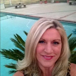 Meet your Posher, Elaine