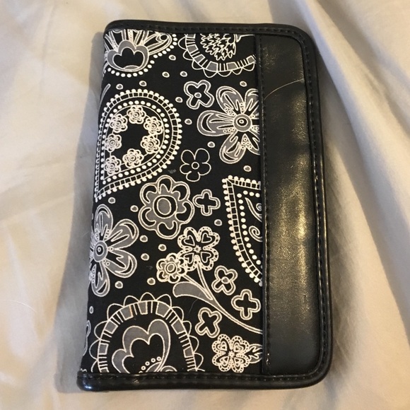 Passport wallet by thirty one