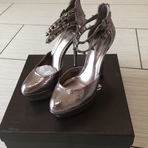 Bebe size 8 pumps pewter color NIB