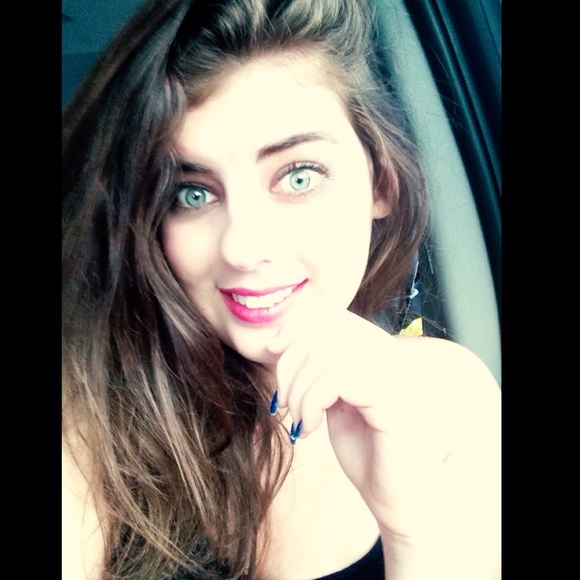 Meet your Posher, Jessica - Picture 1 of 1