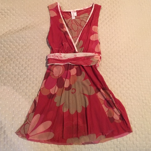 Adorable sleeveless top