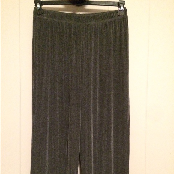 Vikki Vi crop pants sz OX