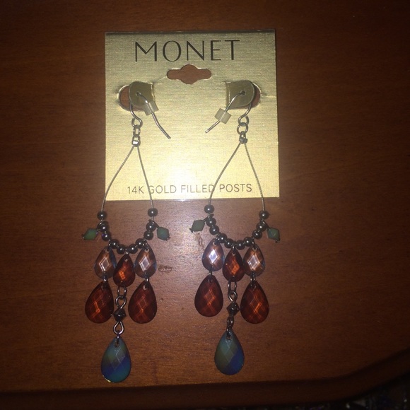Dangle earrings.