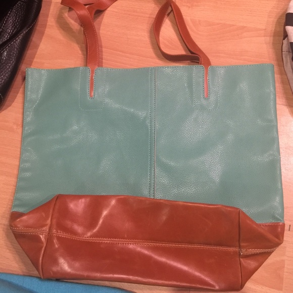 Blue and brown pleather beach tote - Picture 1 of 4