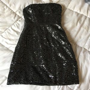 Strapless formal dress