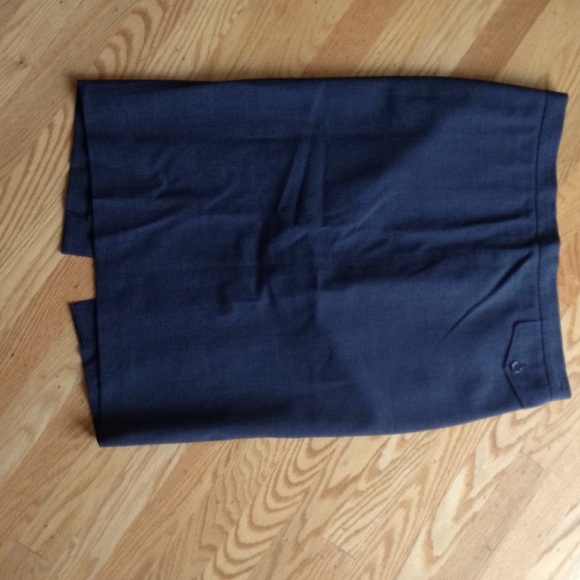 Fitted skirt