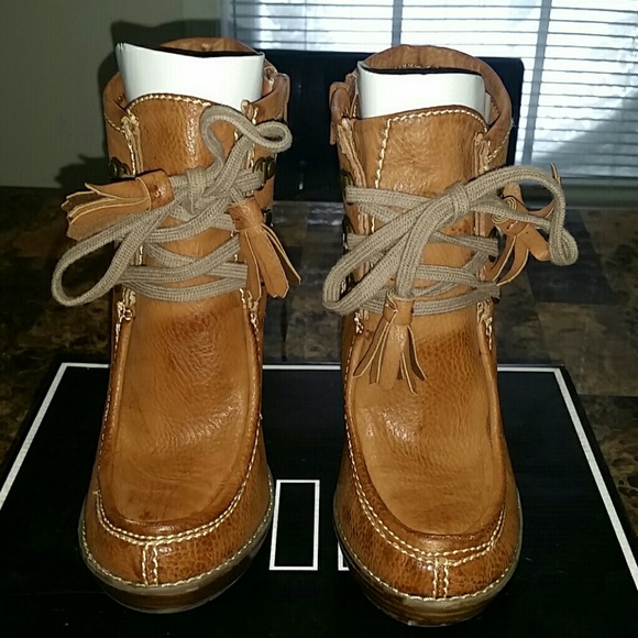 Ankle Boot - Picture 1 of 3