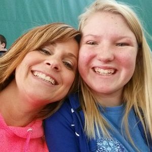 Meet your Posher, Lorie