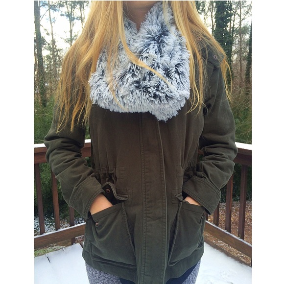 Black/White Faux Fur Scarf