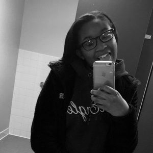 Meet your Posher, Alexis