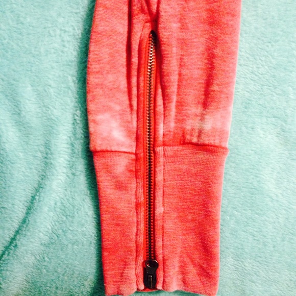 Red joggers - Picture 3 of 4