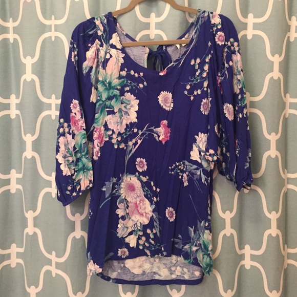 SOLD****Never worn Lauren Conrad Top