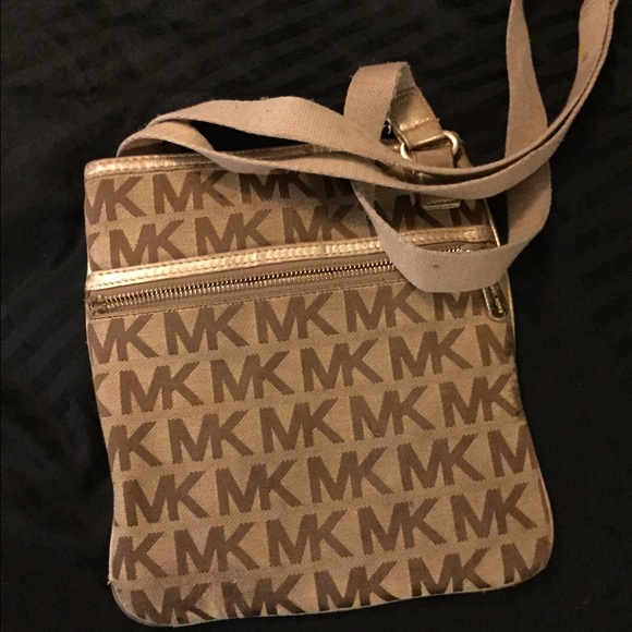 Michael Kors Cross body Purse - Picture 2 of 2