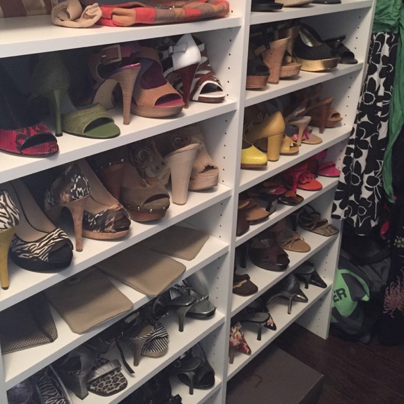 There was an old lady (who lived with her shoes)
