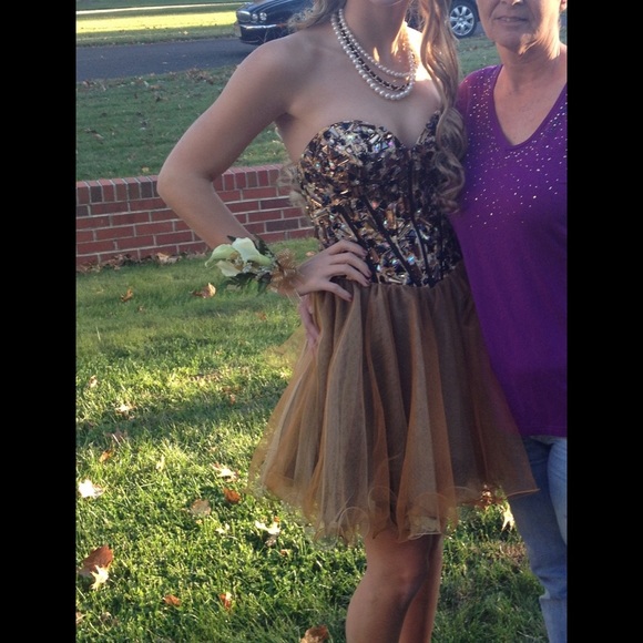 Tony Bowls Size 6 Homecoming Dress - Picture 4 of 4