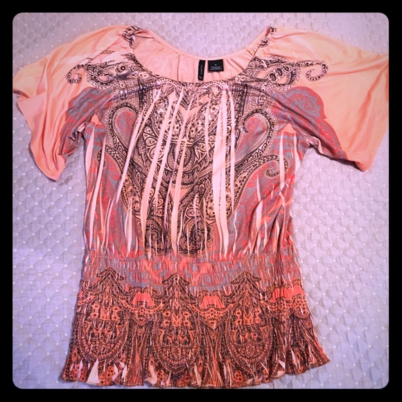 Adorable top, very flattering