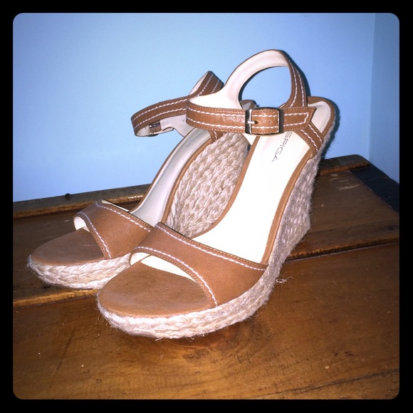 Tan Via Spiga wedges