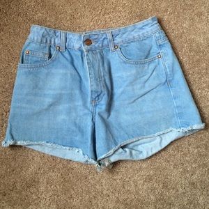 High waisted jeans! 🌼