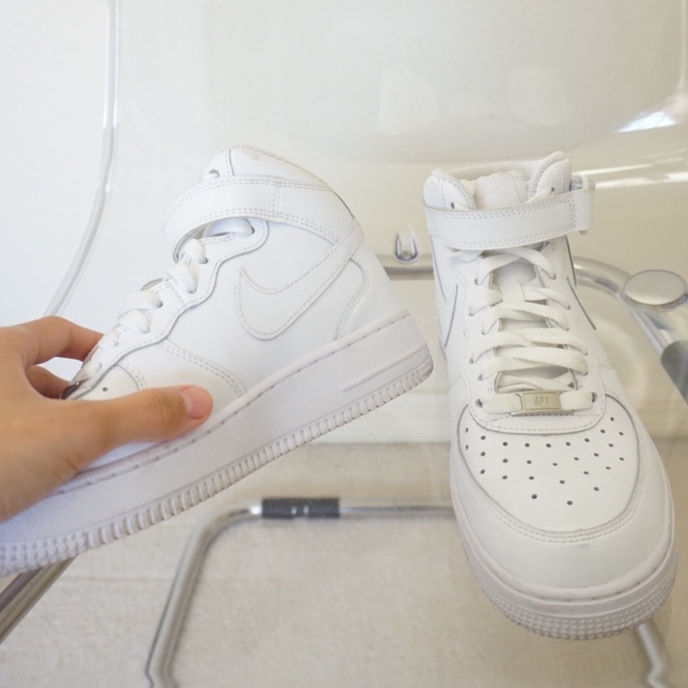 Amazing condition White Nike AF1 mid