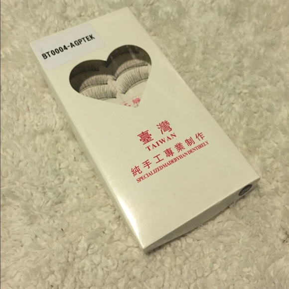 Falsies - Picture 1 of 2