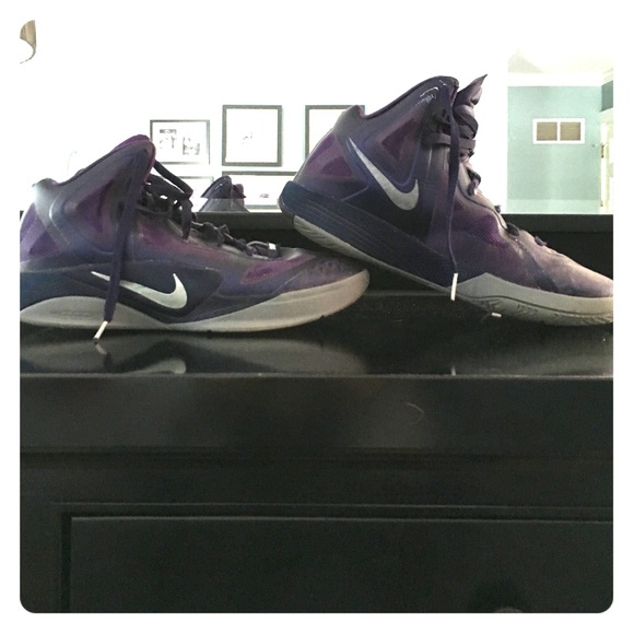 Women's Nike Hyperfuse basketball shoe