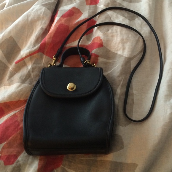 VINTAGE! Adorable small black bag!