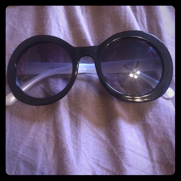 Round sunglasses
