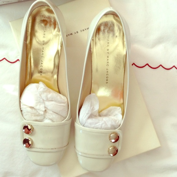 Patent leather low pumps by Marc Jacobs