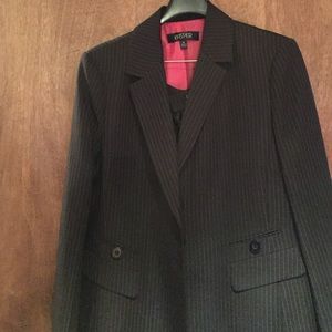 Kasper 2 piece suit black with pink stripe