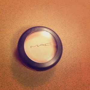 LIMITED EDITION MAC Cream Colour Base SEASIDE