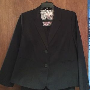 16W 2 piece Kasper suit. Navy Blue