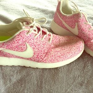 Nike Roshe Run Sail Pink